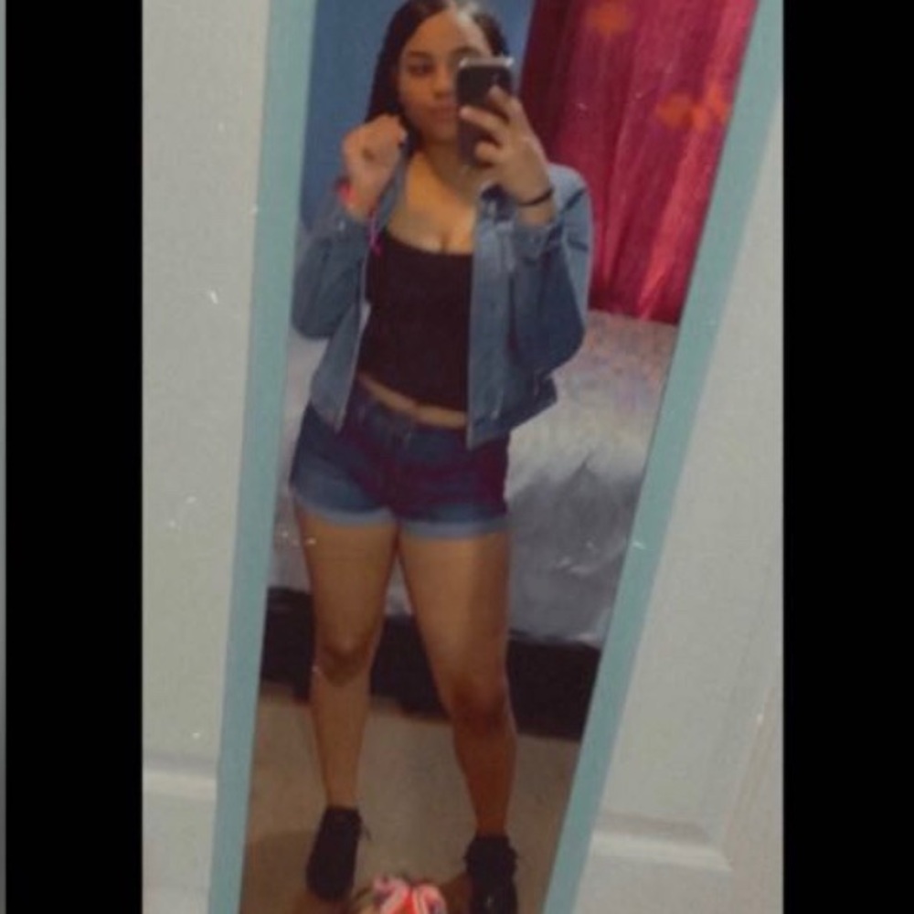 Meet your Posher, Avigail